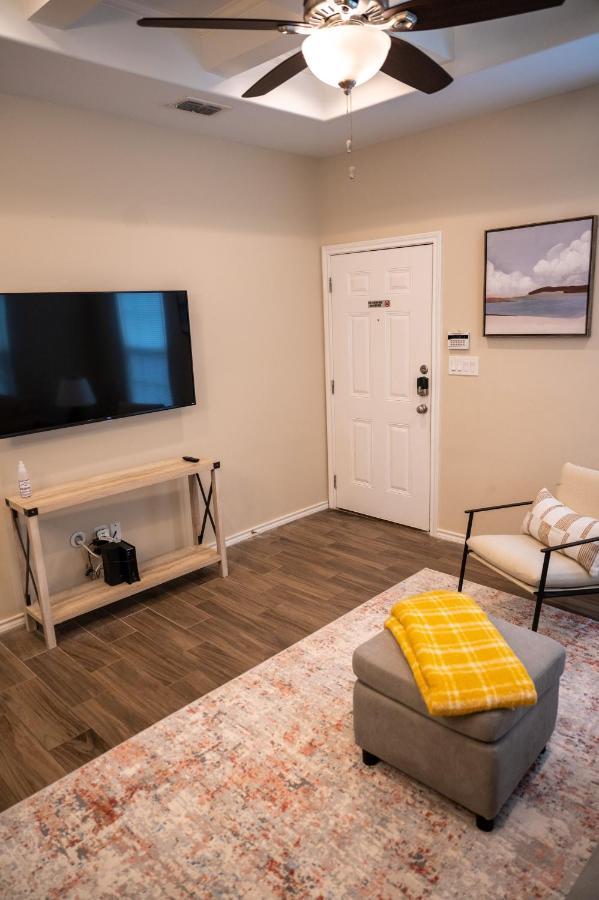 Ferienwohnung Fabulous King Size Bed In A Gated Neighborhood! Edinburg Exterior foto