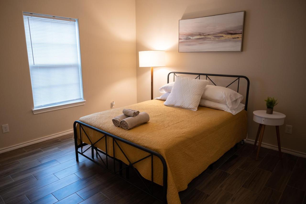 Ferienwohnung Fabulous King Size Bed In A Gated Neighborhood! Edinburg Exterior foto